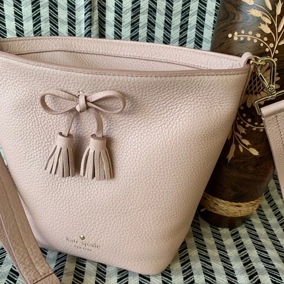 MAKE AN OFFER Hayes street Vanessa warm vellum Kate Spade bucket - Picture 4 of 8